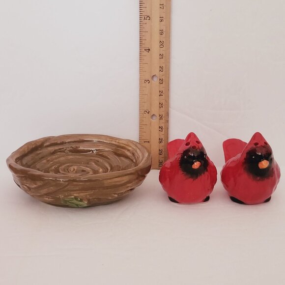 Red Cardinal Bird Salt Pepper Shakers Nest Tray - Picture 8 of 14